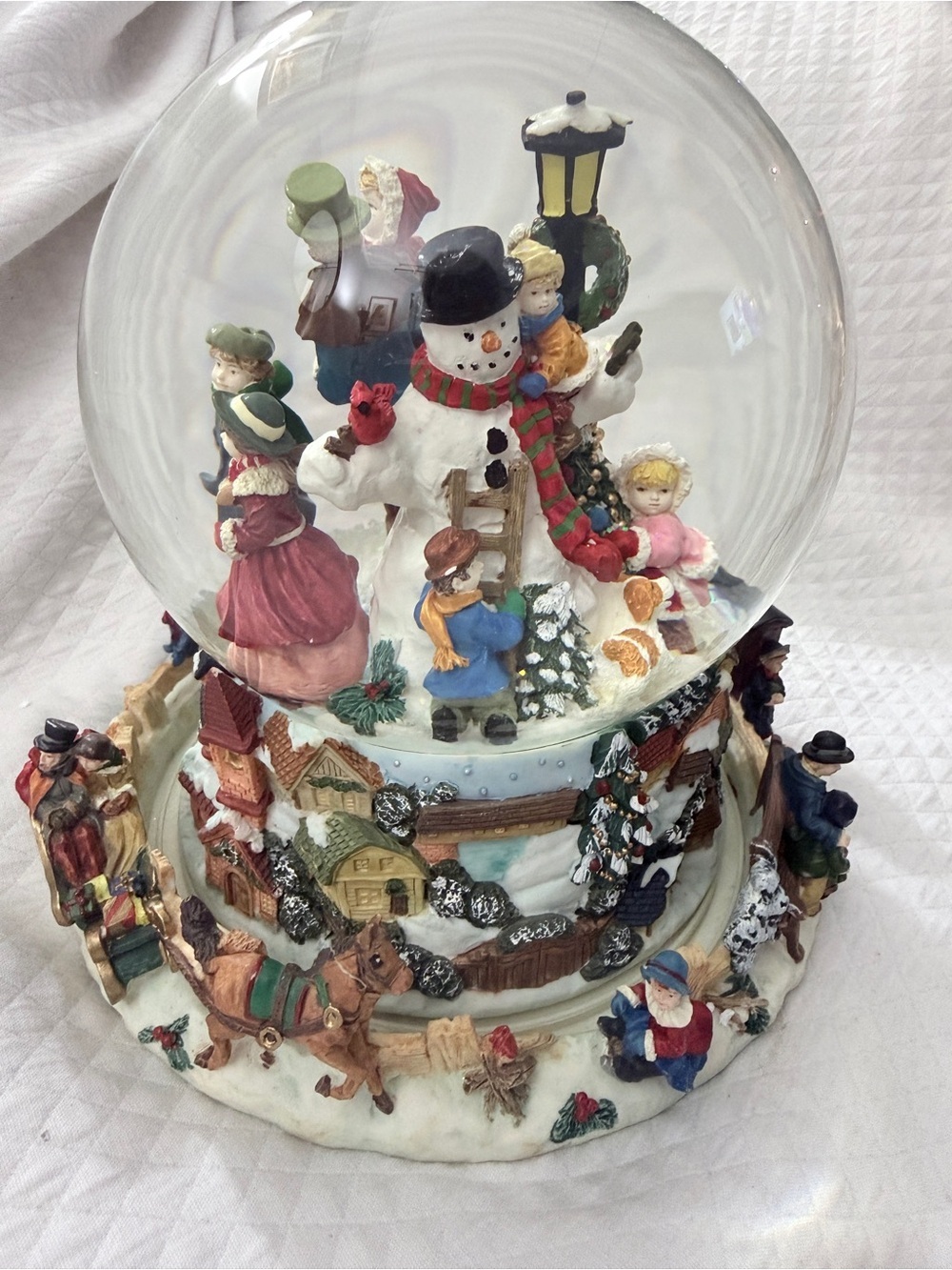Large Animated Christmas Musical Snow Globe 7" Works. Like New! - Picture 3 of 9